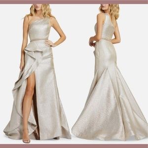 NWT 598‎ Mac Duggal [ 0 ] One Shoulder Metallic Ruffle Evening Gown Oyster
